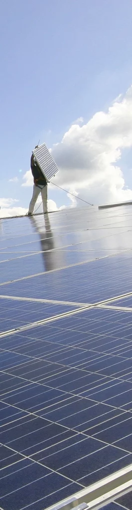 Installation de panneaux solaires sur une toiture en Normandie – Production d’énergie renouvelable avec Delta Solar.